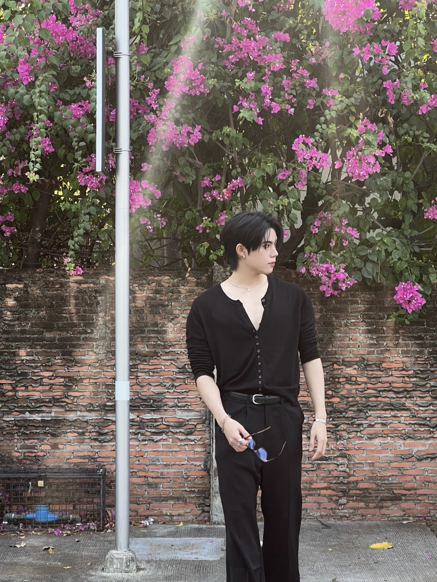 ohmsarit tweet media