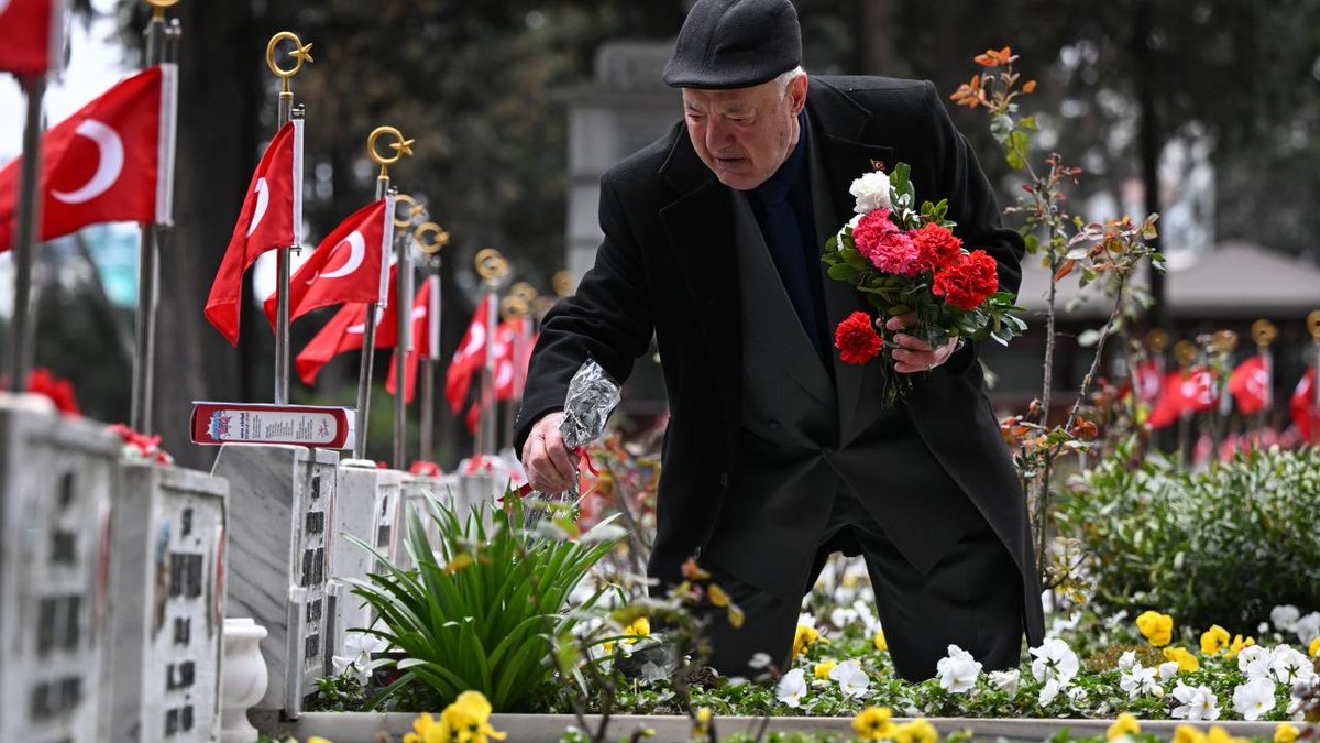 zeynepbiber112's tweet photo. Başta kıymetli Şehit ve Gazi  ailelerimizin yakınları olmak üzere, aziz Türk milletinin ve tüm İslam aleminin Ramazan Bayramı’nı tebrik eder, hayırlara vesile olmasını dilerim. https://t.co/2W83nJf3bg
