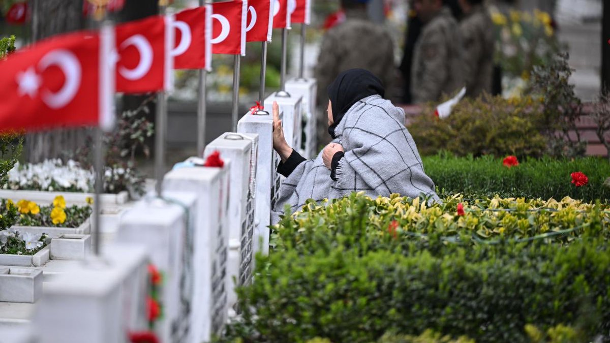 zeynepbiber112's tweet photo. Başta kıymetli Şehit ve Gazi  ailelerimizin yakınları olmak üzere, aziz Türk milletinin ve tüm İslam aleminin Ramazan Bayramı’nı tebrik eder, hayırlara vesile olmasını dilerim. https://t.co/2W83nJf3bg