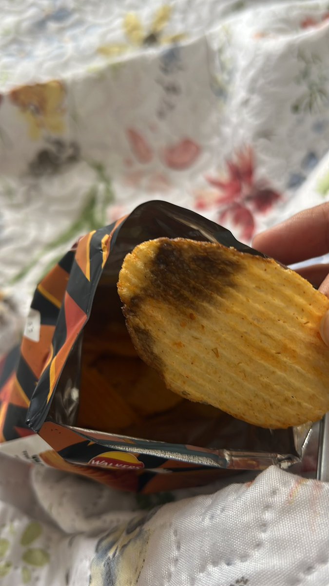 hkaur319's tweet photo. @walkers_crisps opened a new packet of walkers max to find a very angry crisp :( https://t.co/BSWzyTLMLt
