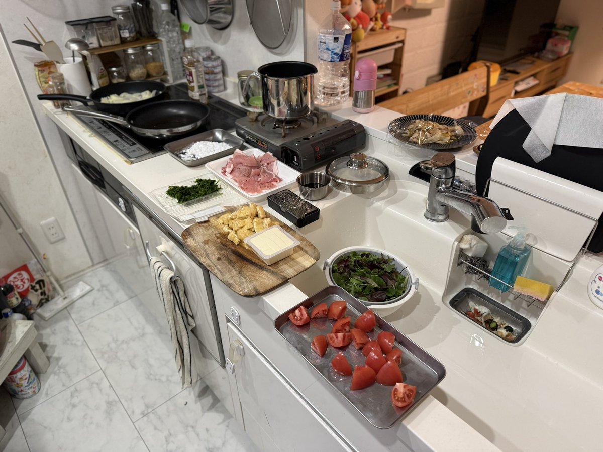 仕込み完了、ここまで10分
これから一気呵成に作るのだ
・豚ロースのタモリ風生姜焼き
・トマトとベビーリーフサラダ
・アオサの味噌汁
#今日の献立
