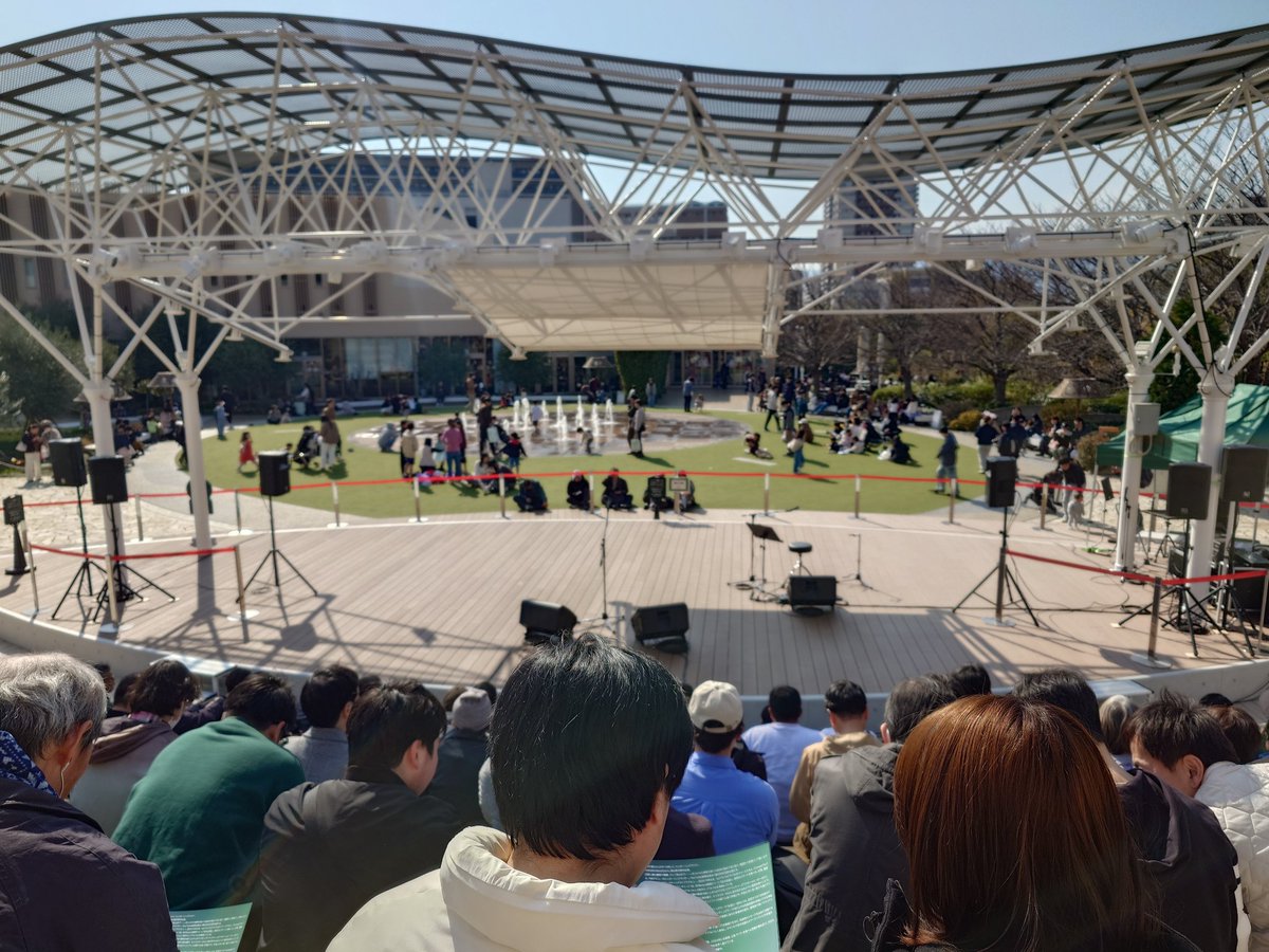 doromoto's tweet photo. ＃藤川千愛「半径３メートル」リリースイベント
阪急西宮ガーデンズぎり到着
春の陽射し気持ちいい満席
1.セーラームーンのムーンライト伝説
2.誰かへ
3.痛いけど
4.悪⼝
5.なかったことに
6.祈り
7.ア︕ニ︕メ︕
打ち込みと違いAG長澤さんアコースティックだと歌詞が良く分かる
特典時間無理で帰路 https://t.co/DL3c0DPwLk