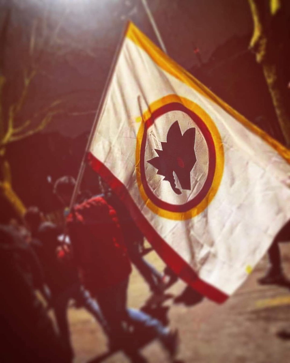 Soffia ancora il vento e soffierà sempre. Torneranno alte le bandiere e forte il nostro grido d’amore si Alzerà ❤️‍🔥 
#AsRoma #RomaBologna #Roma #20Marzo #Italy #Uel #EuropaLeague
