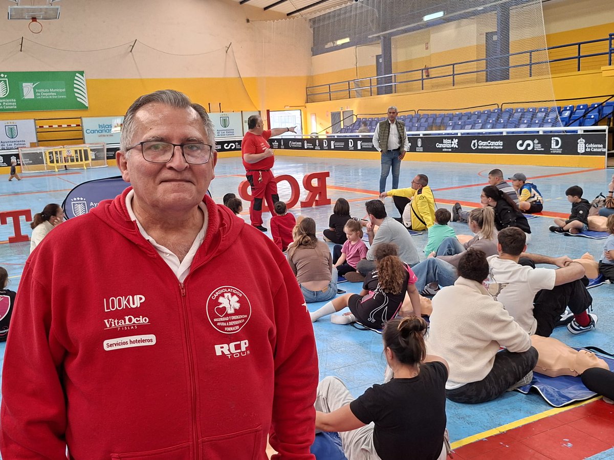 canariasrcptour's tweet photo. Estimado Prof. Dr Andrés Buforn @AndresBuforn; Presidente @EscueladeRCP @Commalaga 
Digamos, adiós a la Muerte Súbita en la ESCUELA y en el DEPORTE.
Aprendamos RCP y el uso del DESFIBRILADOR.
Dr José Jara
Director Médico
RCP TOUR ESPAÑA
@SIAC_cardio
@AnaGMuneraE
@PlanNacionalRcp https://t.co/uhVYbJZfDR