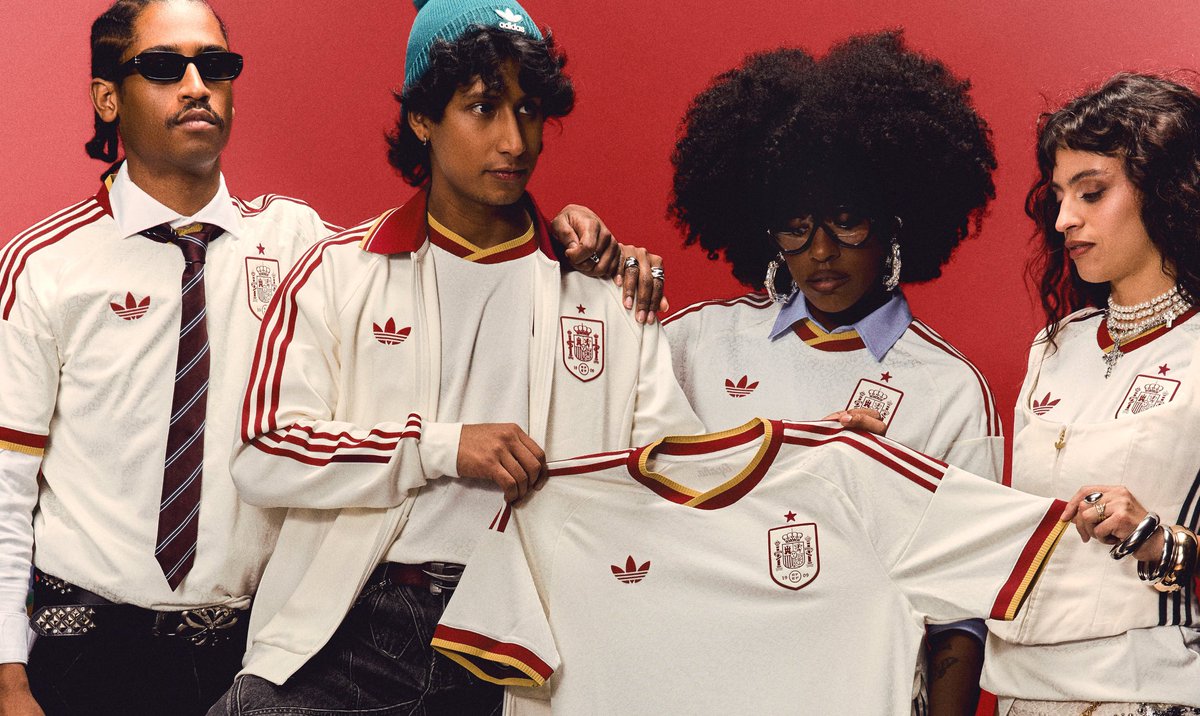 DKSportszm's tweet photo. The new Spain Away shirt 🇪🇸 https://t.co/gxXb8cOEH9