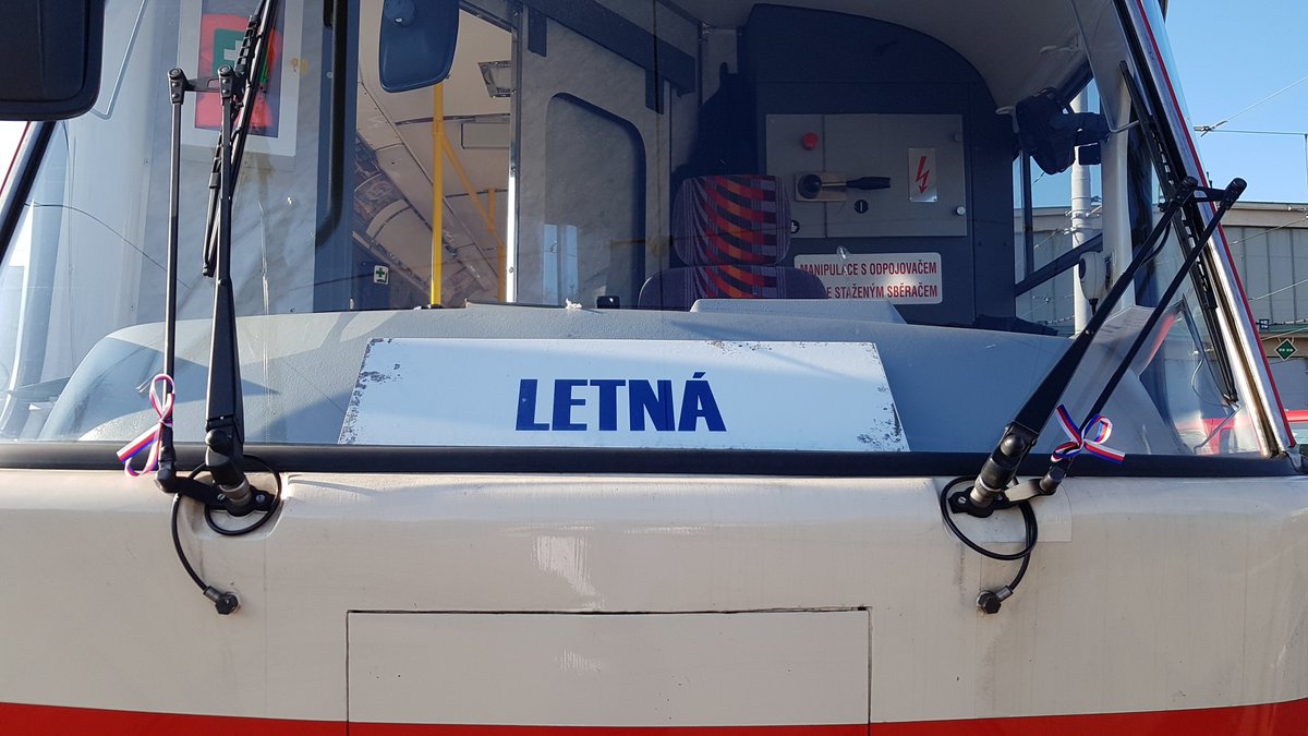 Tramvaják pražský tweet media