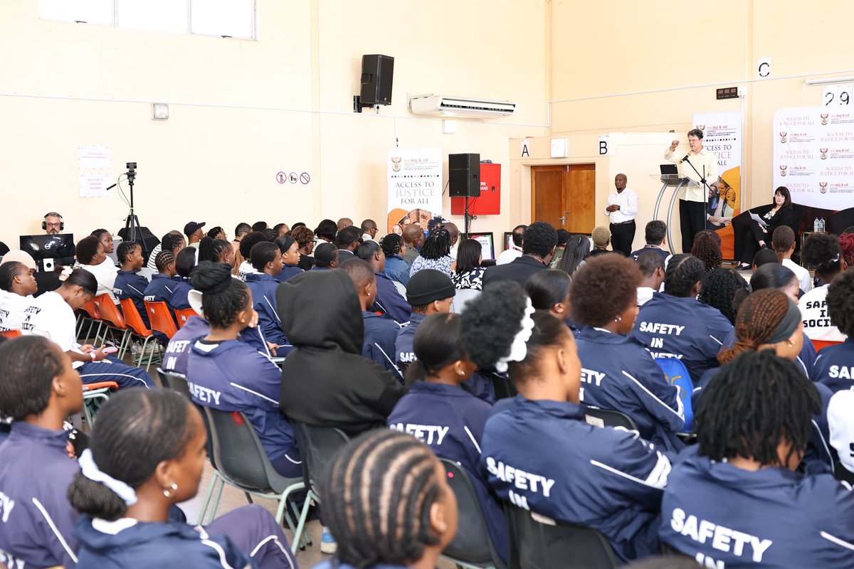 DOJCD_ZA's tweet image. (IN PICTURES 📸)
Deputy Minister of Justice and Constitutional Development, Mr Andries Nel leads a Student Engagementin Kimberley. #StudentEngagement  #30yearsconstitution #AccessToJusticeForAll #GovZAUpdates