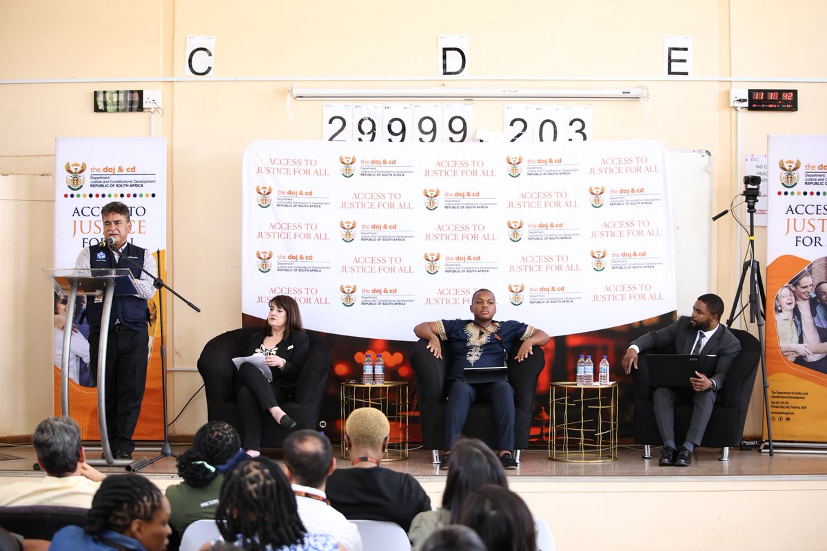 DOJCD_ZA's tweet image. (IN PICTURES 📸)
Deputy Minister of Justice and Constitutional Development, Mr Andries Nel leads a Student Engagementin Kimberley. #StudentEngagement  #30yearsconstitution #AccessToJusticeForAll #GovZAUpdates