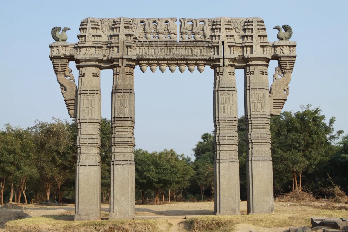 Parabrahman47's tweet photo. Kakatiya Power ⚔️
Storyline: Telugu Grit Once More 🔥

1. Kulashekhara Pandya dies (c.1310 CE), chaos erupts.Sundara Pandya & Vira Pandya battle for throne.
2. Chera king Ravivarman storms Tamil land defeats Vira Pandya, occupies Madurai, calls himself Emperor.
3. Marches North: Captures Kanchipuram, claims title “Tribhuvana Chakravarti”.
4. Kota Tikka and Manne chiefs (Tribal) are backed by Telugu Choda Ranganatha against Kakatiyas.
5. North watching: Kakatiya Prataparudra II is furious.
6. Generalissimo of Kakatiyas Muppidi Nayaka marches South with Son Pedda Rudra.
7. Rudra subdues Ranganatha, Slays Tikka in battle enraging Hoysala Ballala III (Narayanavanam (Chittoor) being controlled by Hoysalas).
8. Muppidi Nayaka and Pedda Rudra enter Chandragiri. Ballala III army thrashed. 
9. Hoysala defeat opens up North Arcot and Chengalpat ruled by Shambhuvarayas.
10. Kakatiyas capture Shambhuvarayas and make them vassals.
11. Final March: Kakatiyas Storm Kanchi and capture 100s of elephants, treasure and a palm sized diamond (per inscription) aided by Erra Decha Nayak (His lineage later thrashed Delhi Sultanate).
12. Muppidi Nayaka appoints Manavira at Kanchi and leaves while Chera Ravivarman retreats with his short-lived dream 🔥⚔️

@jayabhaskar - Response to that ChatGPT Dravidoid historian.

#Kakatiyas #Telugu #History #Andhra #Telangana #Pandya #Chera #India #Nayakas #NayakaSystem #TFI #OG