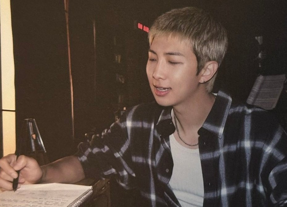 ʙᴛssᴏᴍᴍᴀ⁷ * slow * tweet media