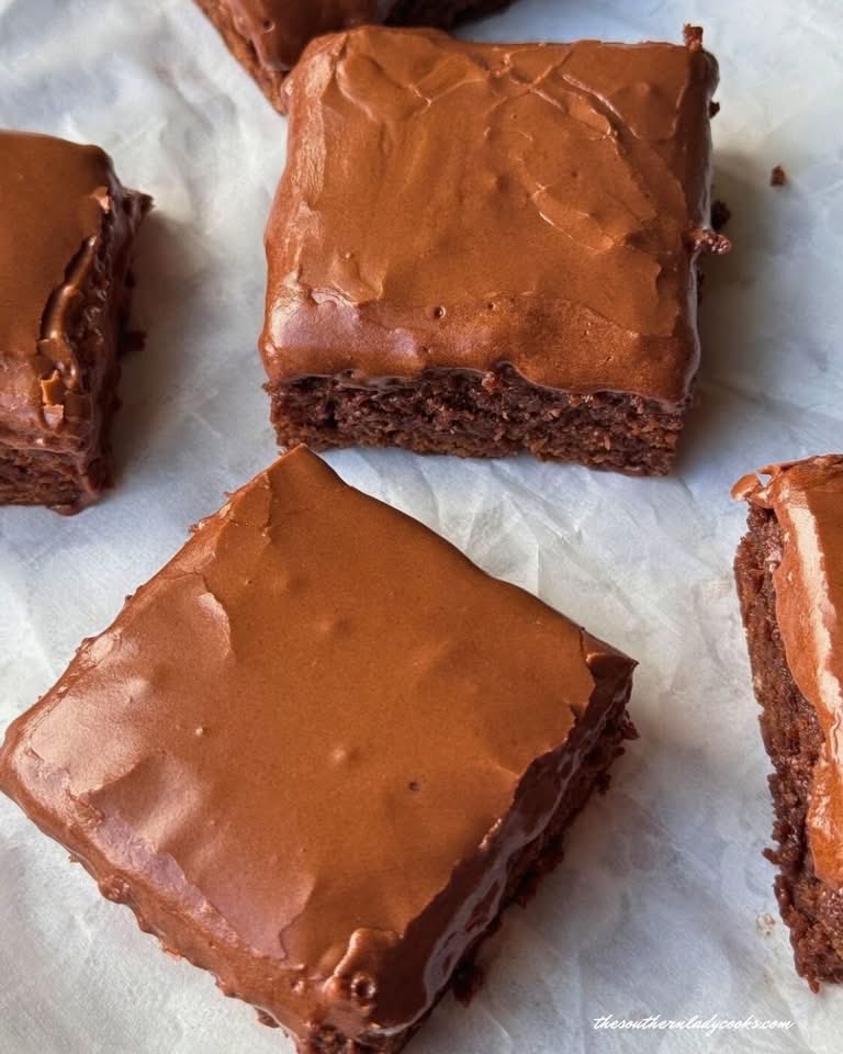 SouthLadyCooks's tweet image. Recipe➡️ thesouthernladycooks.com/lunch-lady-bro…
From a follower⤵️
"I’ve never been able to make good brownies, either too fudgy or too dry! These brownies and the icing are delicious, and so easy to make. I finally had to freeze some to keep from eating them. #brownies