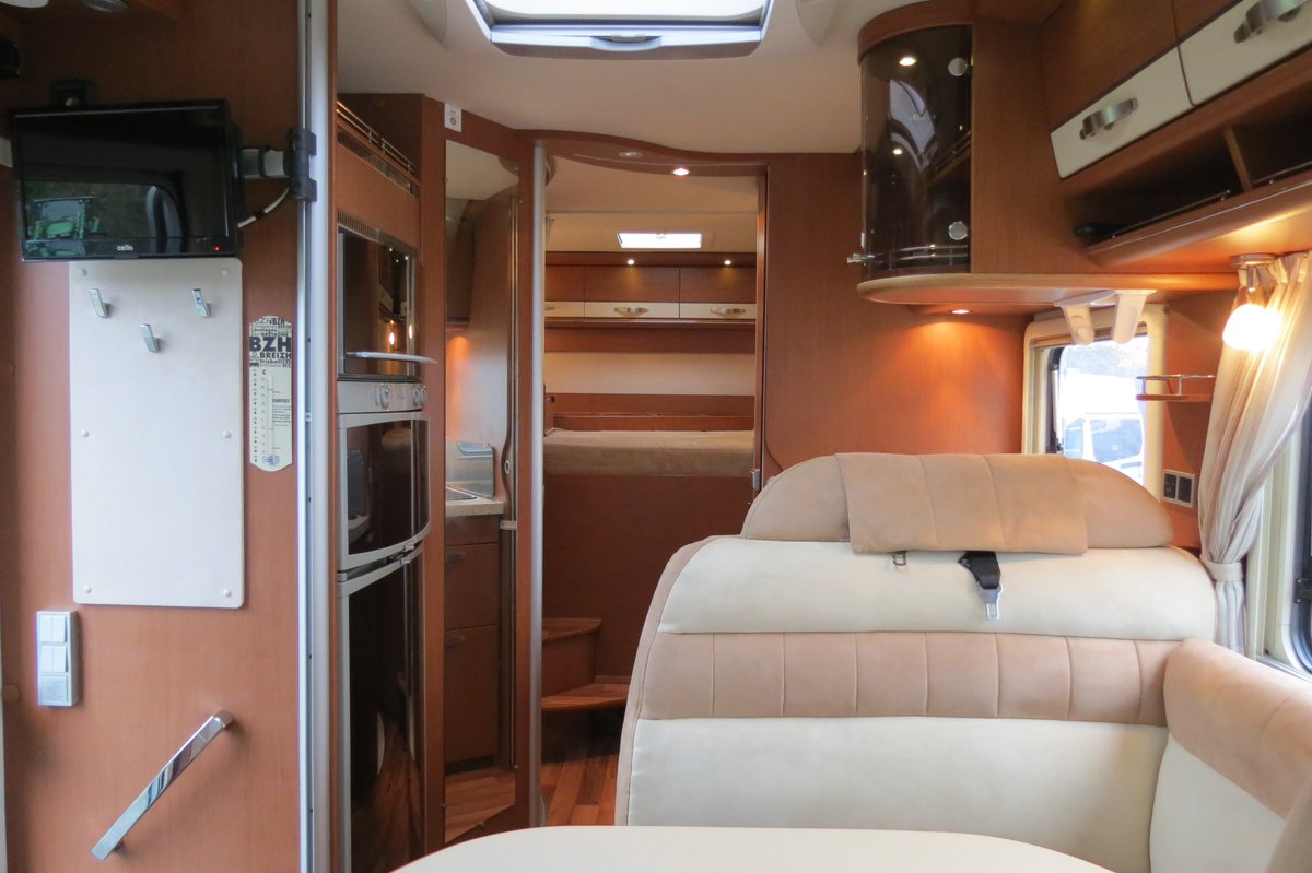 Caravans & Campers tweet media