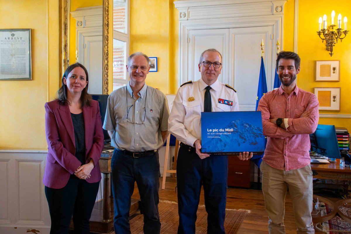 Image de Préfet des Hautes-Pyrénées - #NotrePatrimoine 🌠 | Remise du coffret de candidature du Pic du Midi et de son observatoire au patr