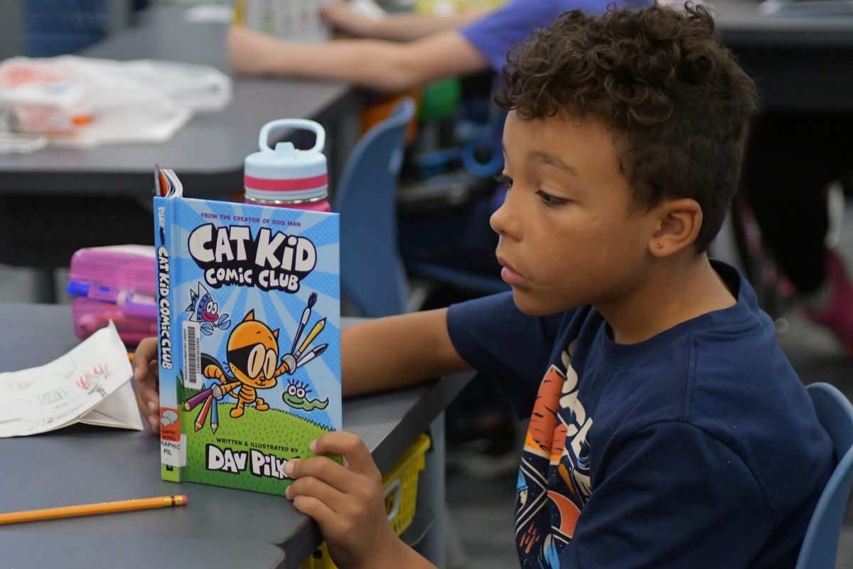 myLSPS's tweet image. 📚✨ Book = Big Smiles + Bigger Imaginations!

Congratulations, to Mrs. Bishoping, 5th grade teacher at @Rodgersrockets, for being chosen to be our 2025-2026 Macomb Reads Literacy  Ambassador: facebook.com/share/p/183fgD…. #myLSPS