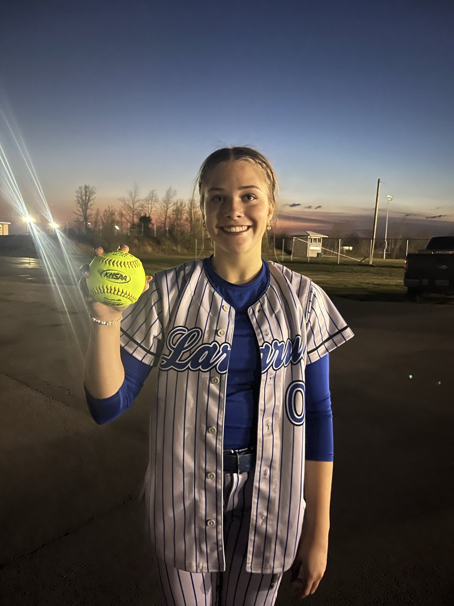 Molly Abbott tweet media