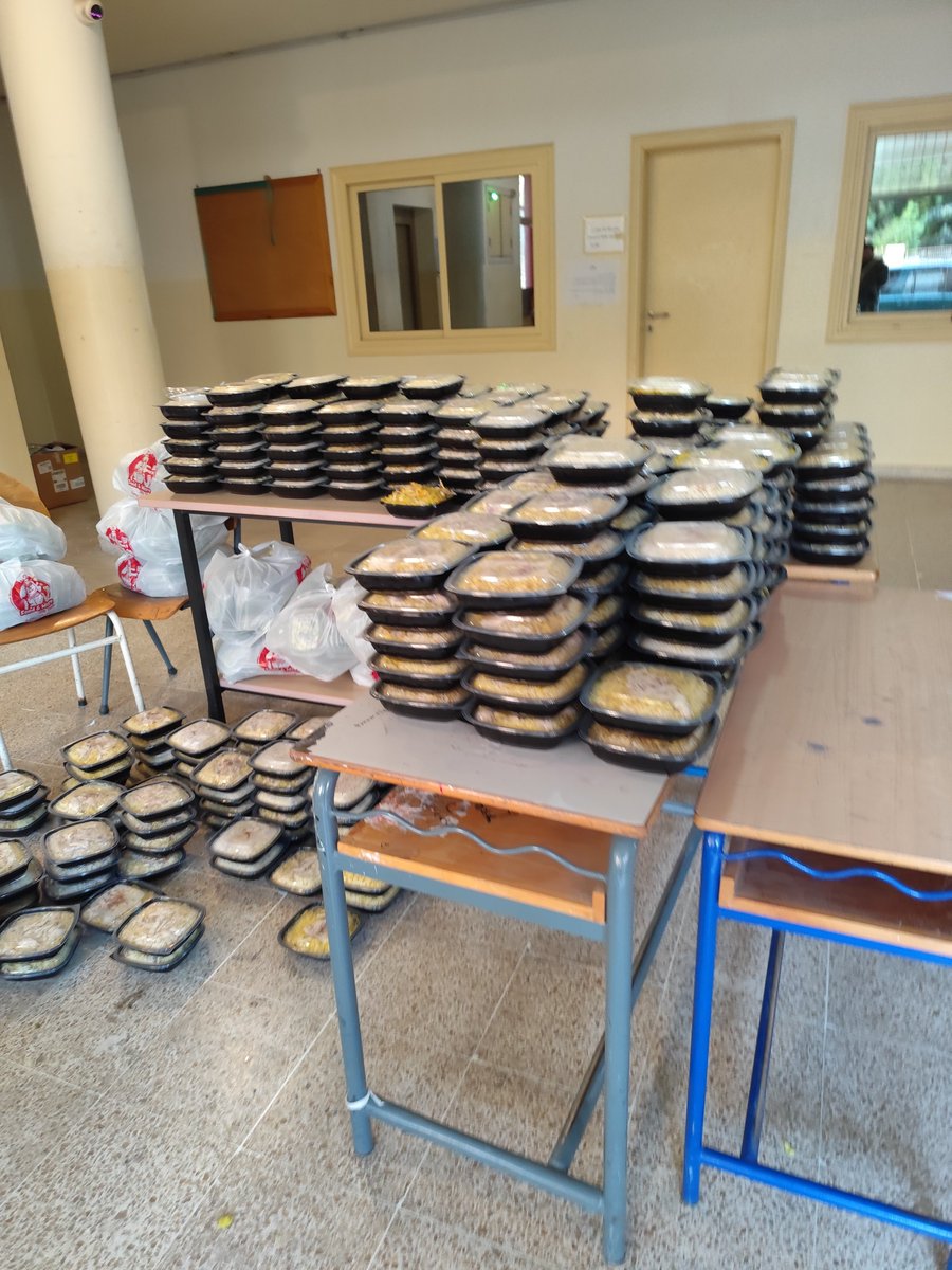 🚨بعز عليي إنه المفروض الدني عيد.
 و يكون اهتمامي انه دبر مواد غذائية ، حرامات غسالات لاهلنا النازحين.
مش زاعجني اني عم اشتغل بهل خدمة الي زاعجني إنه اهلنا بحاجة.
المطلوب: غسالات سعر الواحدة $142
حصص غذائية السعر $37(23 صنف فيها)
حرامات 10$
العدد المطلوب كبير..الحساب الحالي 0