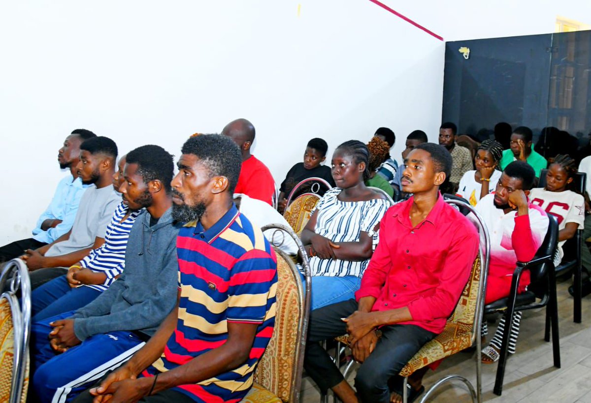 DailyTimesNGR's tweet image. The Akwa Ibom State Government has handed over 44 Ghanaian nationals rescued from human trafficking camps to officials of their home country.

Follow Daily Times Nigeria for more updates.

#HumanTrafficking #AkwaIbom #GhanaNigeria #DailyTimesNigeria