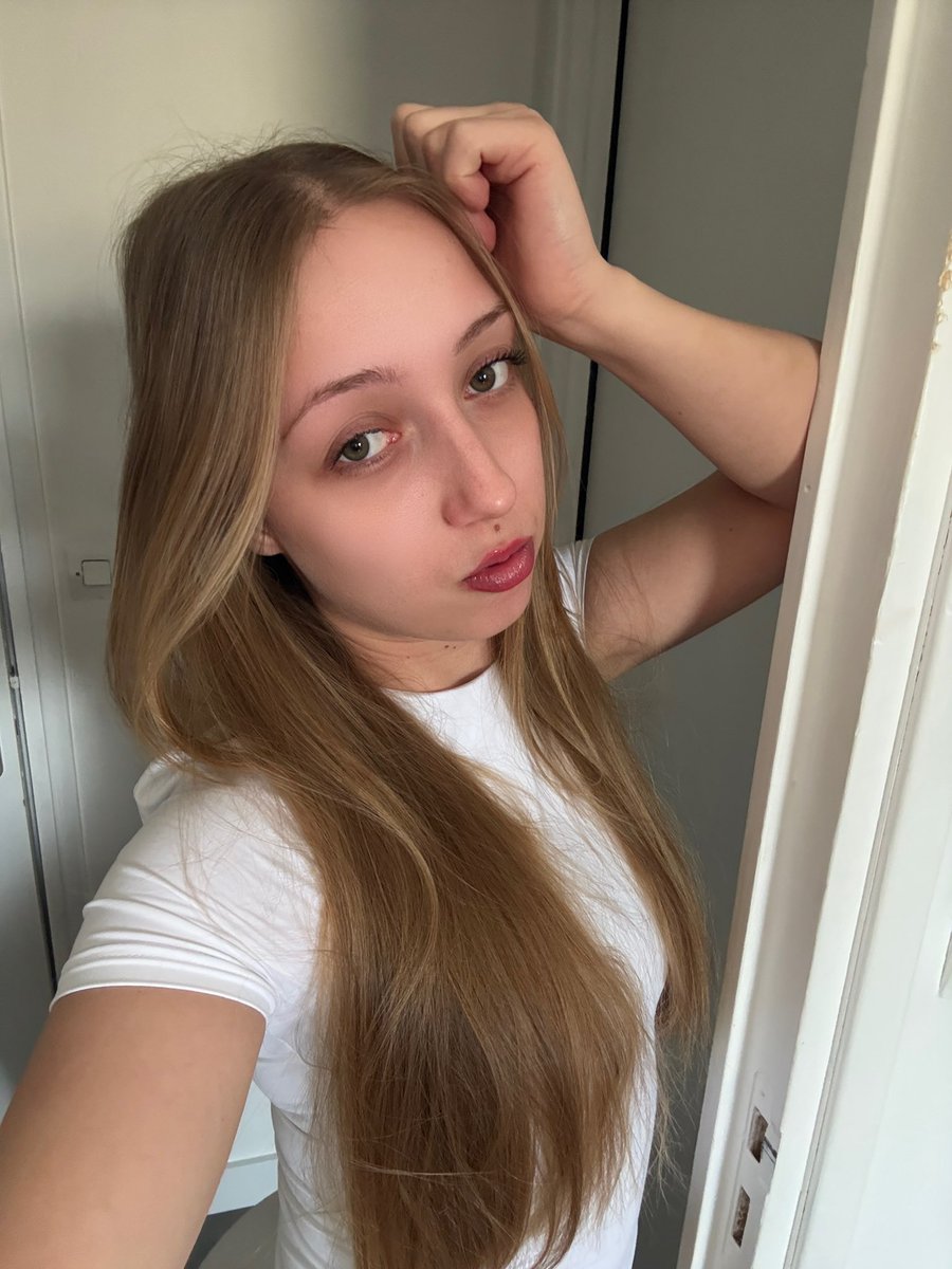 lylybloomfit tweet media