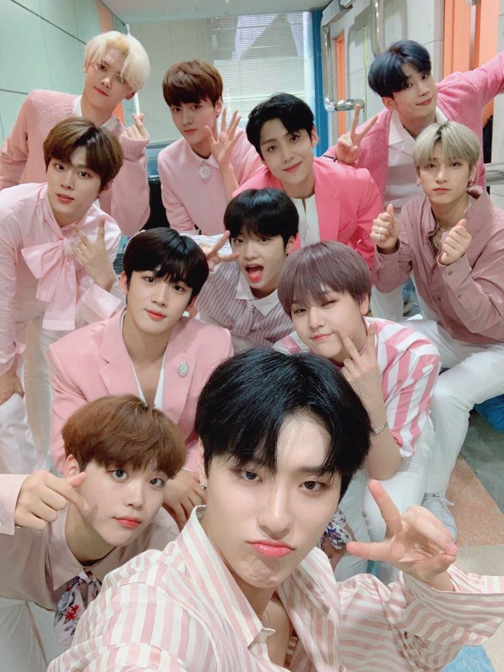 oneitniamooze's tweet photo. 11명 얼굴이 다 담겨있는 사진.. 진짜 좋다 보고싶어😢 https://t.co/TLw04DvtBe