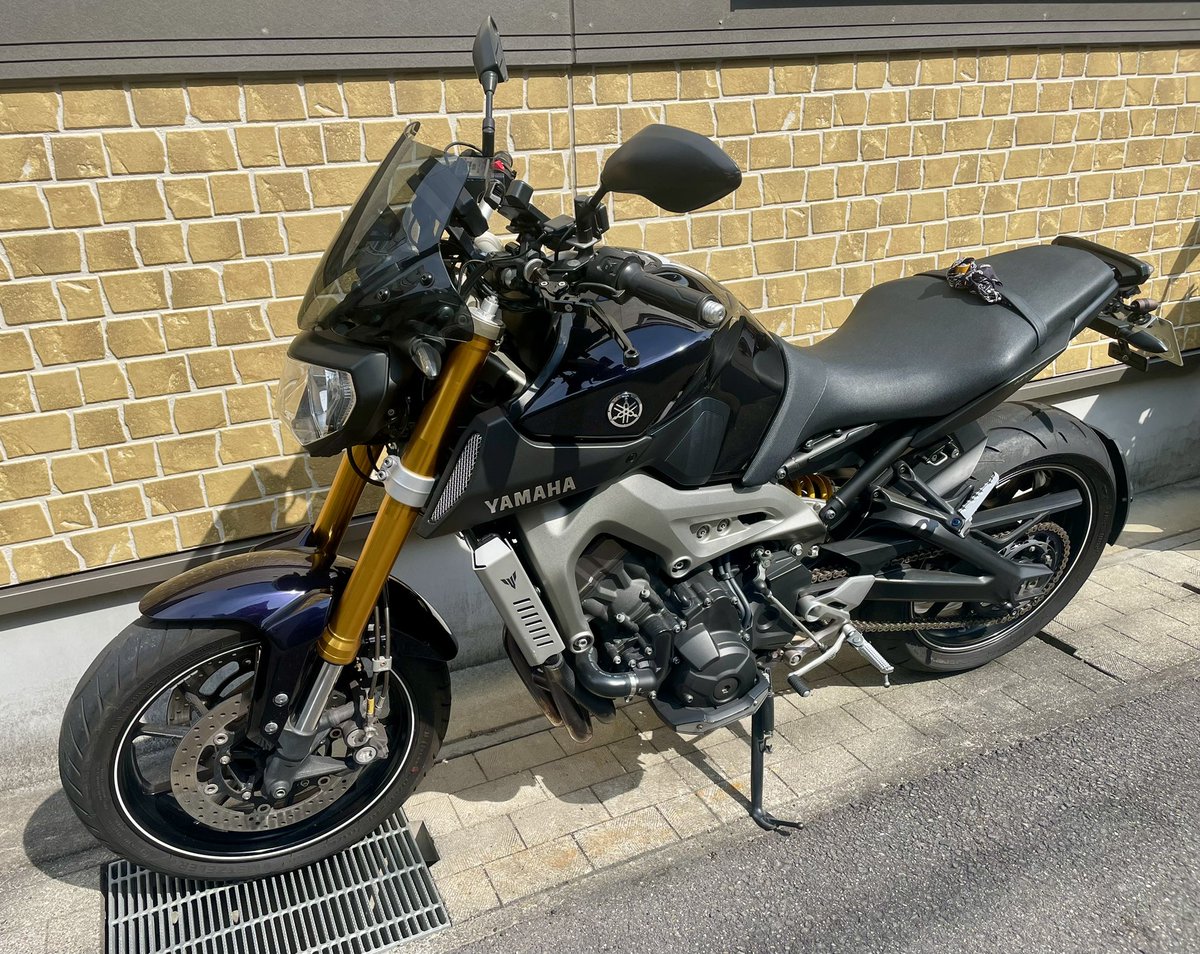 morihide12's tweet photo. 春ももう間近☘️🌸❓なので、利き手が動く範囲で🏍️洗車→オイル交換も行って来ました。#mt09 #ninja250 #洗車 #オイル交換 https://t.co/AtPIW9bGN3