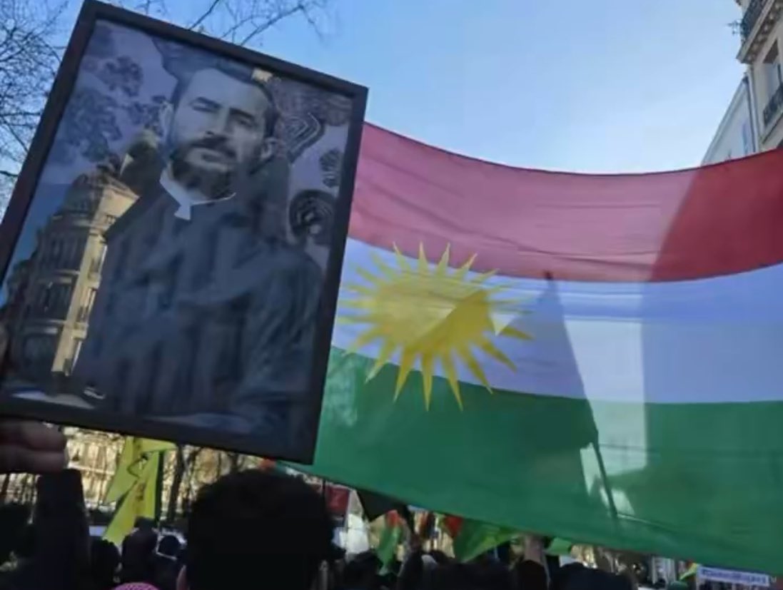 kurdishthor's tweet photo. İslamin en şerefli halkı kürdistanlıların bayramı kutlu olsun

Başta şehit aileleri, gerillalar, peşmergeler, sürgündeki, hapisteki ve diğer herkesin bayramını kutlar özgür kürdistanda bir gün aileleriyle 

Kedersiz acısız nice bayramlar dilerim https://t.co/fO30F3e3gQ