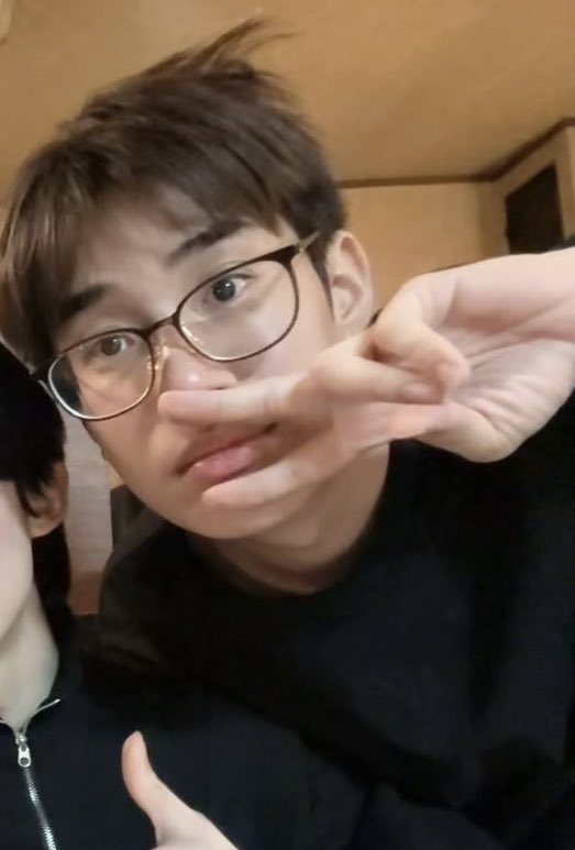 สองรุปนี้ห่างกันกี่วัน😭🫳🏻