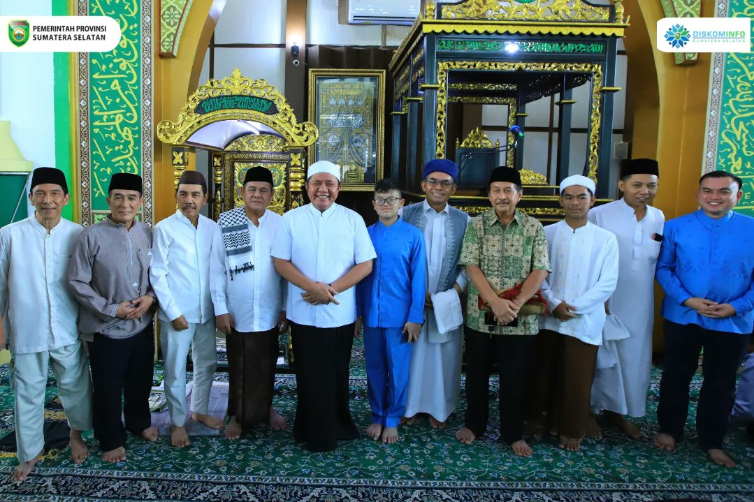 Gubernur Sumatera Selatan, H. Herman Deru didampingi Para Kepala OPD Prov. Sumsel menunaikan ibadah sholat Jum'at di Masjid Raya Taqwa Palembang (Jum'at, 20/3/2026).

#GubernurSumsel
#WakilGubernurSumsel
#HermanDeru
#CikUjang 
#DiskominfoSumsel
#PemprovSumsel