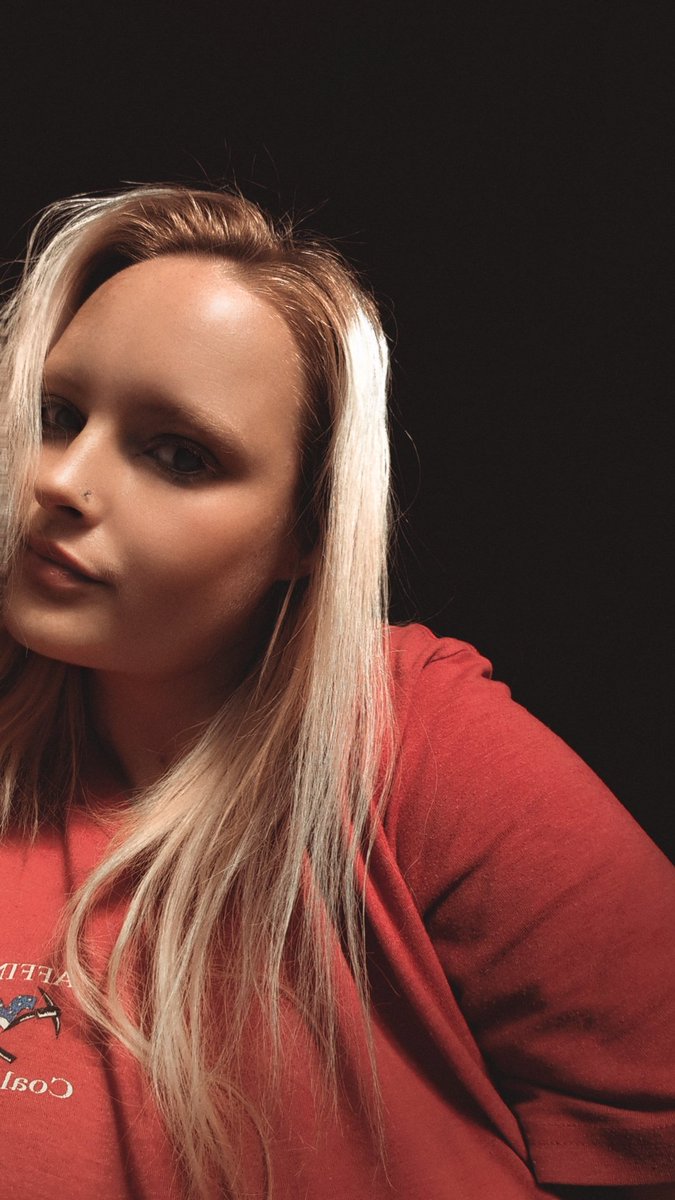 Hotblondemomma tweet media