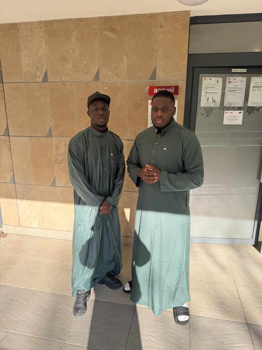 djibs__7's tweet photo. Aid moubarak les frere 🙌🏾🙌🏾❤️ pas de Bazin cette année #aidmubarak #simpleefficace https://t.co/60RHUukXXJ