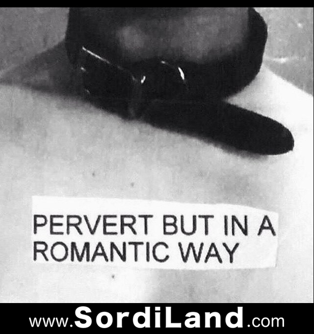 Pervertido pero con un lado romantico. 😈🥰