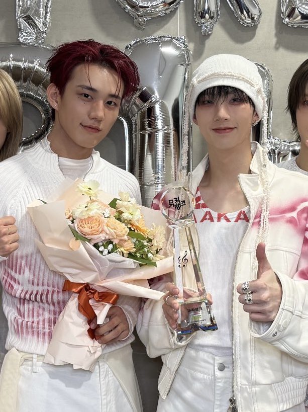 탁즁.zip tweet media