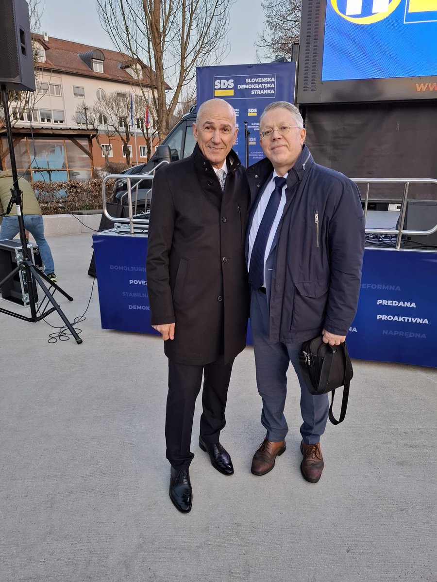 RevijaReporter tweet media