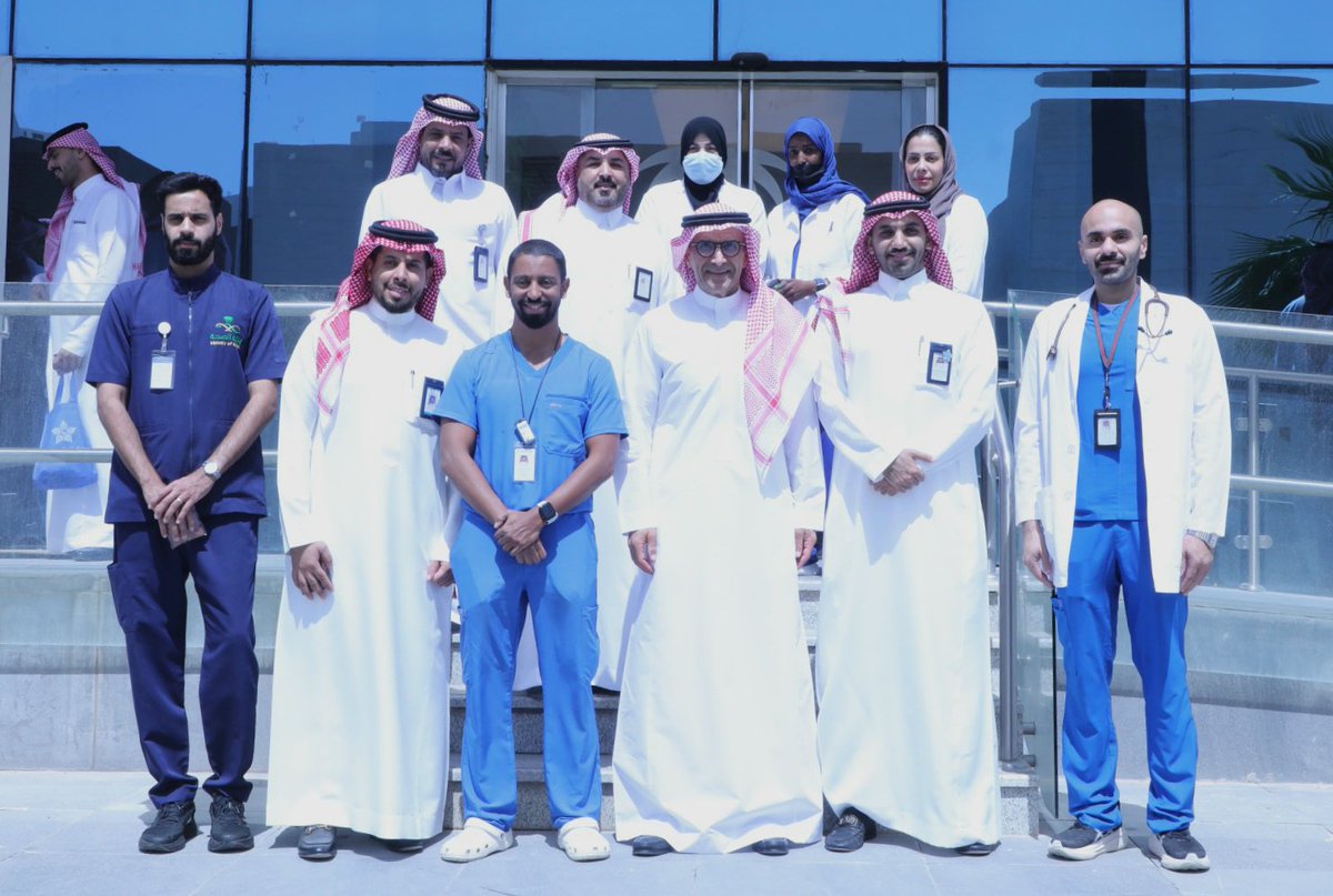 Cluster2_Riyadh's tweet photo. معايدة الرئيس التنفيذي لـ #تجمع_الرياض_الصحي_الثاني د. فهد الغفيلي للمناوبين في إجازة #عيد_الفطر_المبارك https://t.co/P8rg7d8xgX