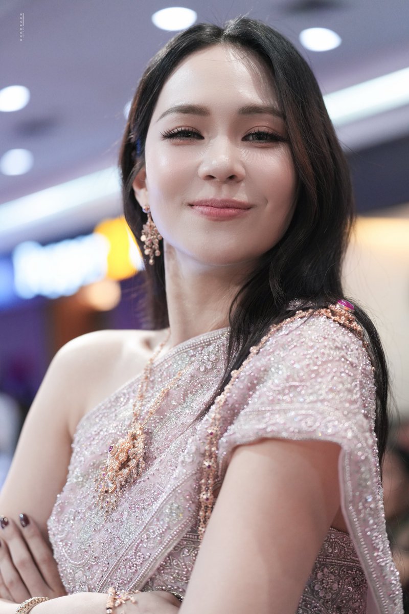 แวะมาเจอแม่ครูครั้งแรก 
รอนะคะ รอเจอแม่ครูแล้วค่ะ

#BintSireethorn
#ข่มขลัง