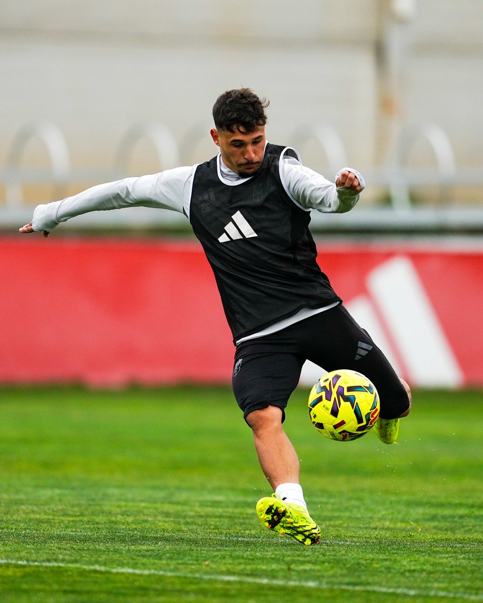 Granada CF ❤️⚪️ tweet media