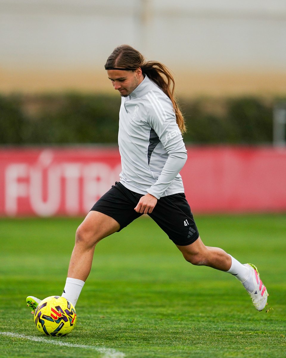 Granada CF ❤️⚪️ tweet media