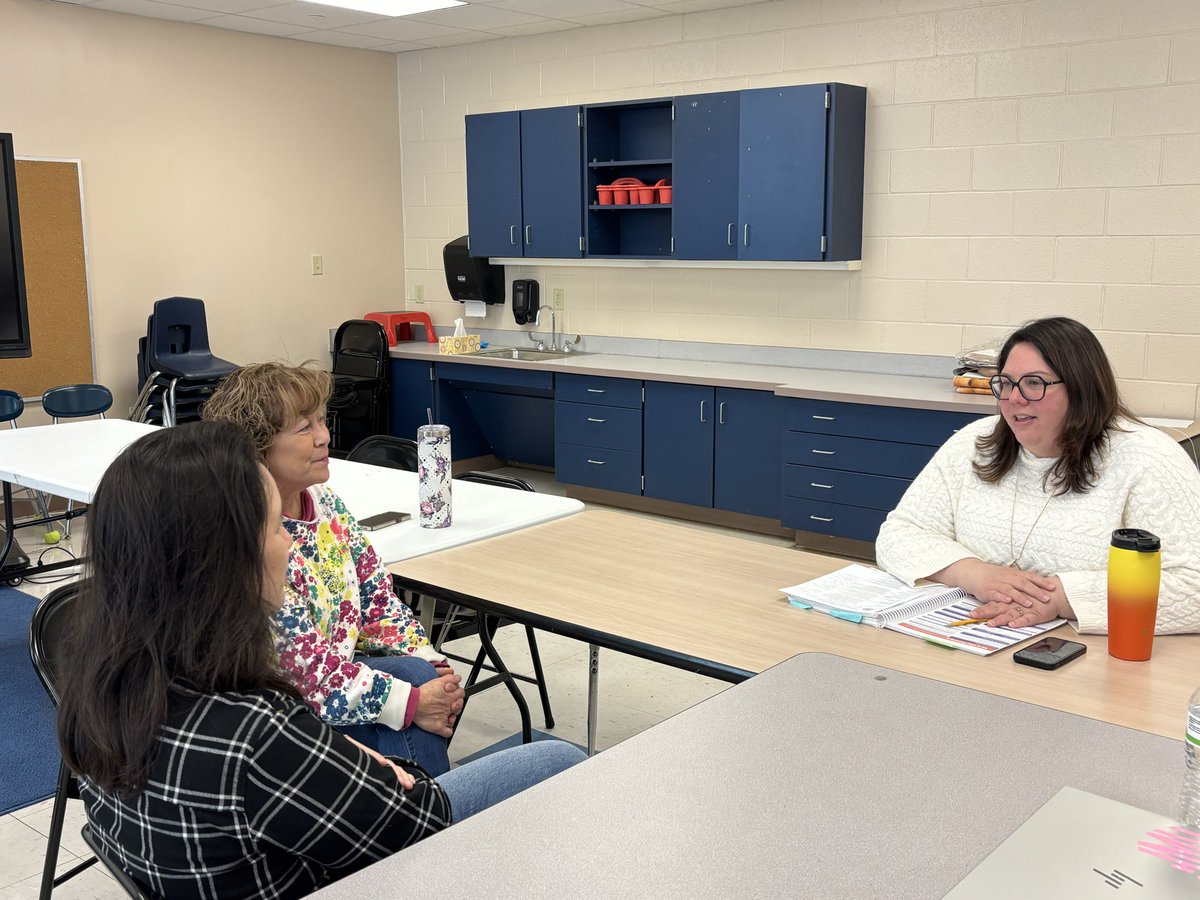 karenwood1's tweet photo. Even the best athletes need a coach, and teachers are no different! @NCDPI_OEL ELS in Camden &amp; Gates Counties are on point in their literacy collaboration and coaching with teachers. The ultimate winners are the students! @JIOThompson #NCReadLeadSucceed https://t.co/FTnlRDCxA4