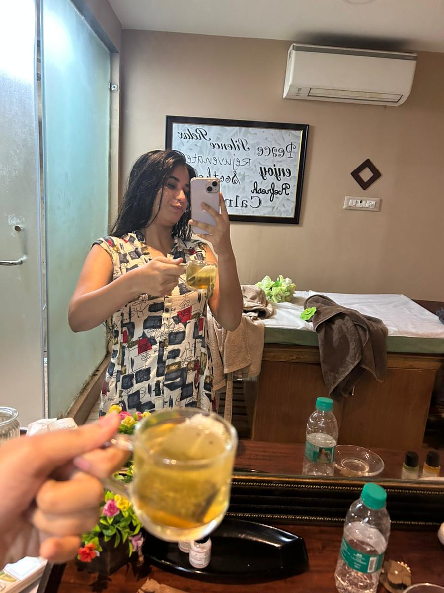 Barbiegurl0005's tweet photo. Mirror selfies and a warm drink are my kind of self-care. 🍵✨ Feeling refreshed and ready for anything! What's your go-to ritual? 💖 #SelfCare #Reflection https://t.co/apUfhAcu5s