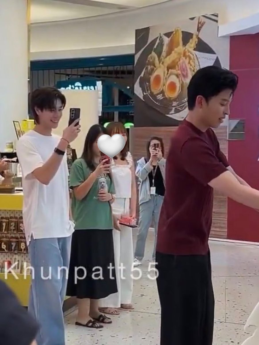 copy_venus's tweet photo. ห๊าาาาาา สิ่งนี้น่ารักมาก แกดูภูวินยิ้มตอนถ่ายปอนด์ดิ 😭😭😭😭😭 https://t.co/I95KEFLj7B