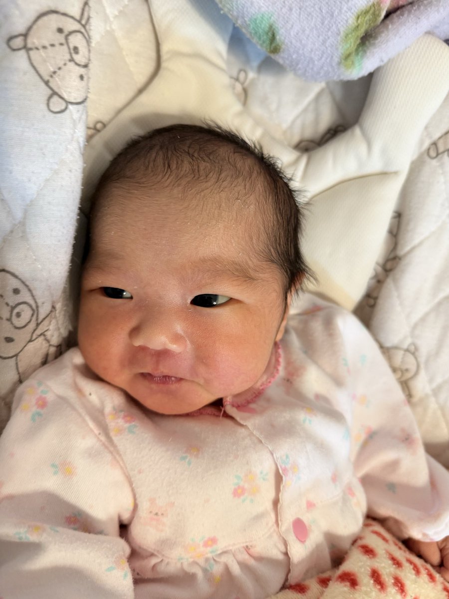 hawks_nurseman's tweet photo. そういえばここでは未報告。
去る3月2日に第3子が爆誕済です🤣
齢50にして天命を知るとは申しますが、まさか48になって新たに子を授かるとは。
制度のおかげで約1か月の育休ですが、まだまだハードルは高い。
主夫業に忙殺、家事育児をほぼワンオペでやってる世のママさん達に改めて感服。 https://t.co/IqIPOl1JVI