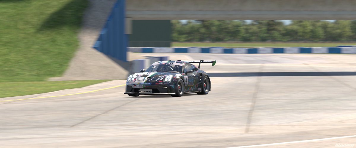 xcannon762x's tweet photo. First race with the #porsche cup at #Sebring... Well, wasn't very good (DNF). Race 2, P4πͺ. Race 3, fell back to P20 after someone forgot to brake and spun me around, but fought back to P8. So not a terrible day of racing. #RaceWithEnvy #simracing #SimSwagTech https://t.co/KagXvHzFba
