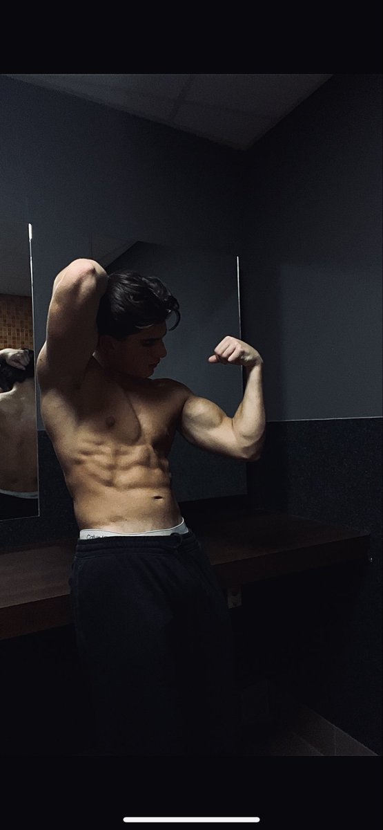 AplhaRo's tweet photo. ''Young Dutch Alpha 🇳🇱 new to the findom scene. Open up those wallets for me 🤑''

#findomnl #tikkieslaaf #geldslaaf #finsub #findom #humanatm #walletdrain #drain #muscle #cashmaster #alpha https://t.co/pRmYJIXpA9