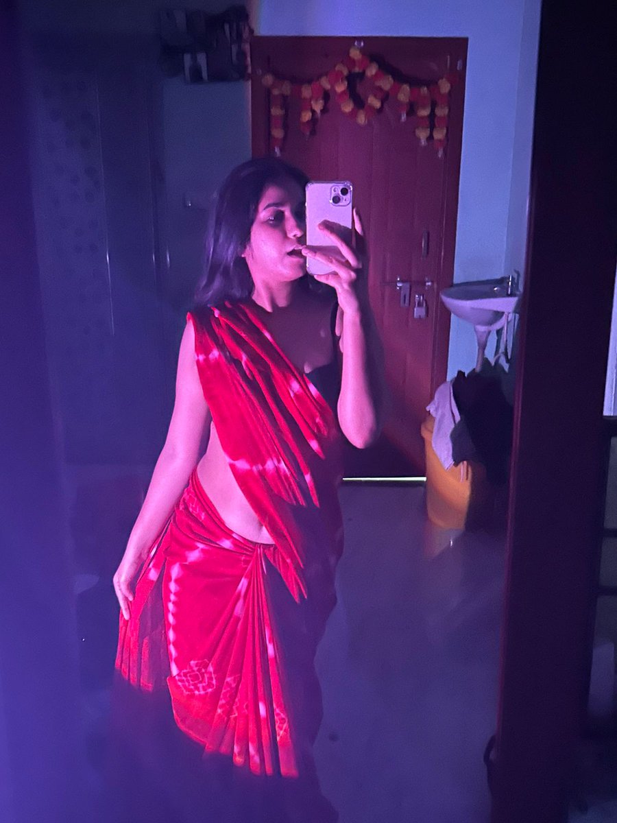 Barbiegurl0005's tweet photo. Feeling absolutely radiant in my new red saree! There's something so special about embracing traditional wear. ✨💖 ethnictouch #sareelove
#selflove https://t.co/lOvOiEXd2Z