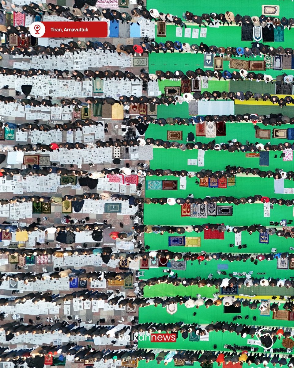 BalkanNewsTR's tweet image. 🌙 Balkan ülkeleri Kuzey Makedonya, Bosna Hersek, Arnavutluk ve Kosova'da yaşayan Müslümanlar, Ramazan Bayramı namazını kılmak için camilere akın etti.

📷: AA

#ramazan #bayram #namaz #eid #mübarek