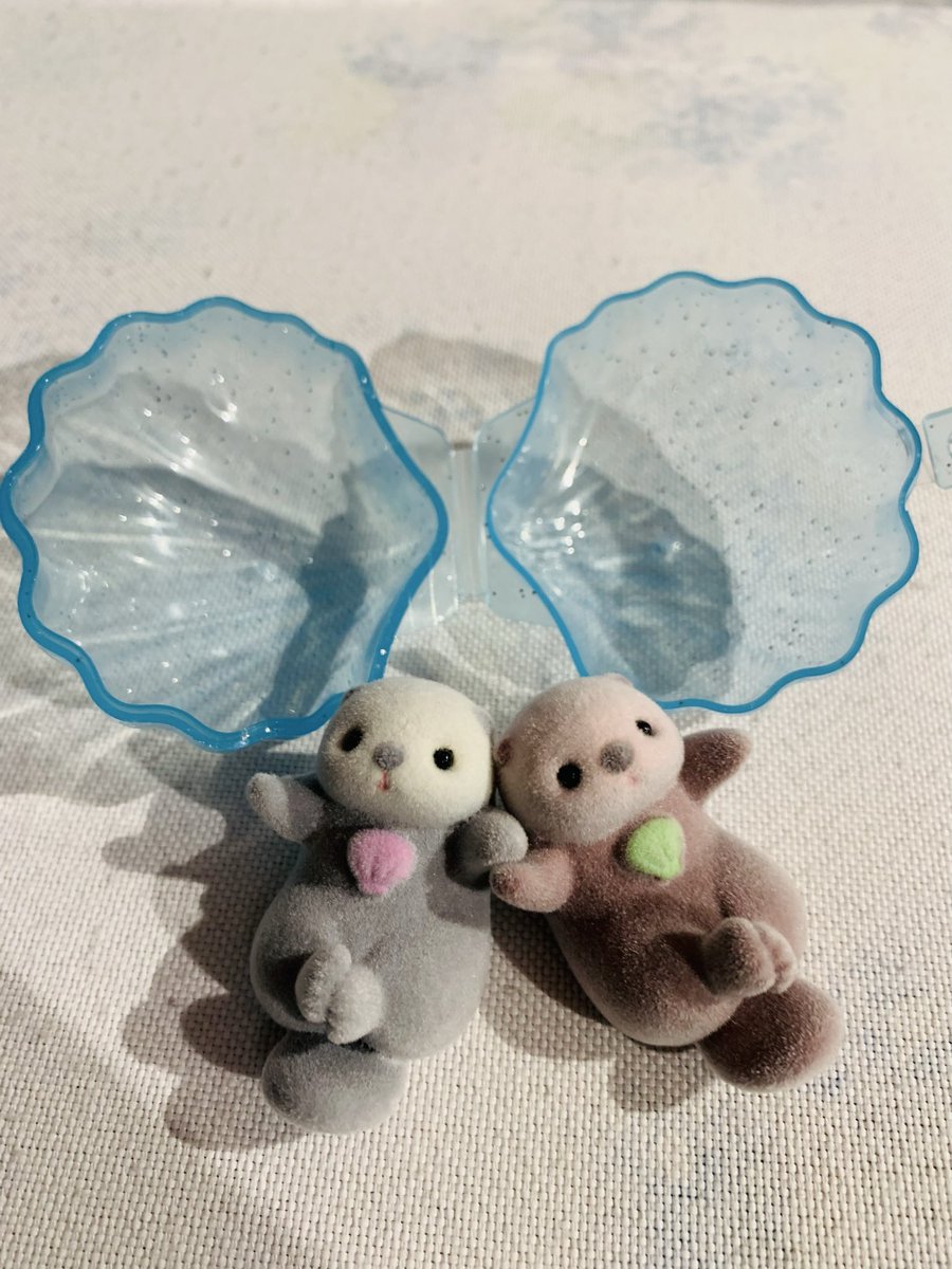 haruowl's tweet photo. 先日、友達とガチャガチャをやって楽しかった事を思い出して、つい目に付いたものをやってしまった。カワイイ！＃あかちゃんもおててつなごうね https://t.co/KY4WB1C8fs