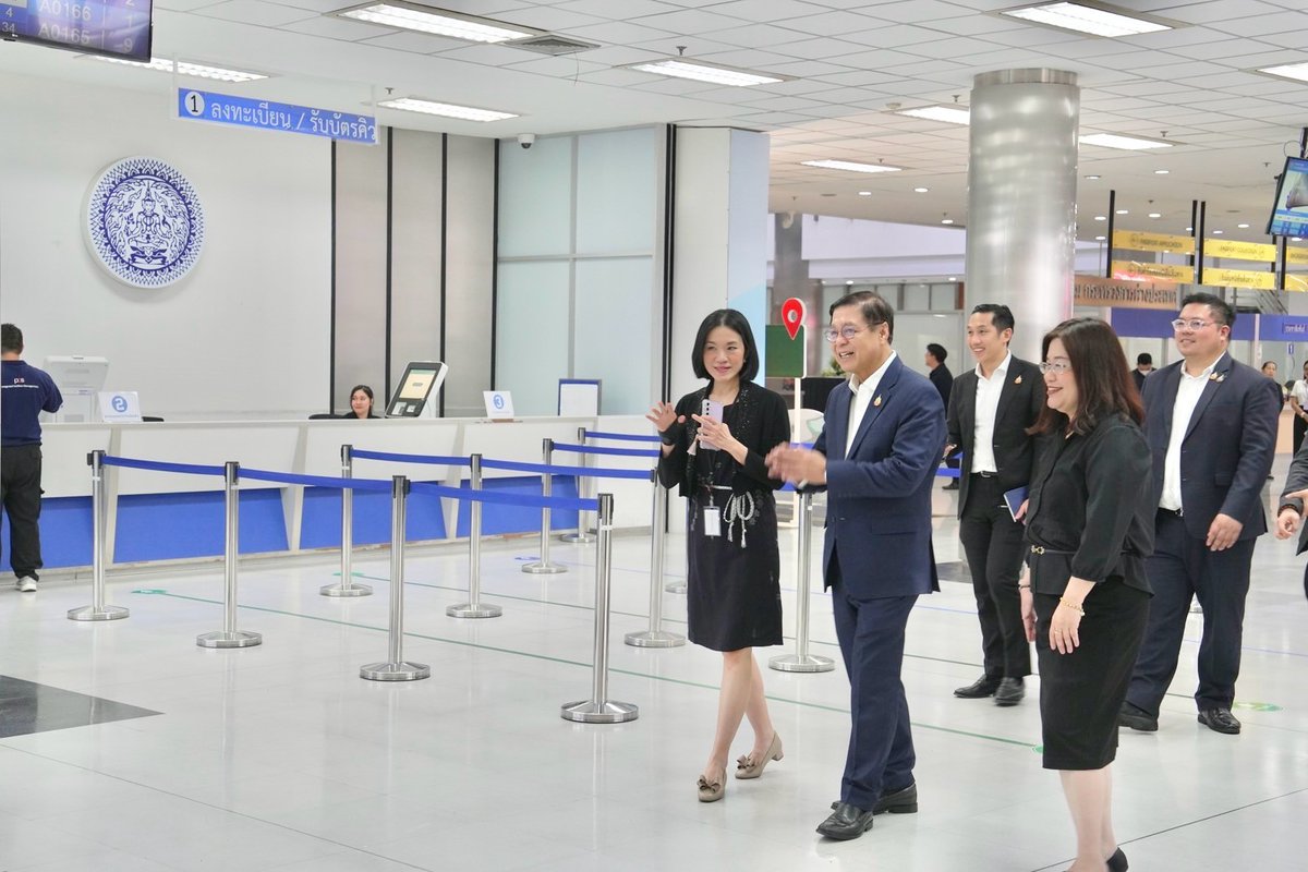 รัฐมนตรีว่าการกระทรวงการต่างประเทศตรวจเยี่ยมกรมการกงสุล

อ่านข่าวเพิ่มเติมที่ : facebook.com/share/p/17Np5h…
#thaiconsular