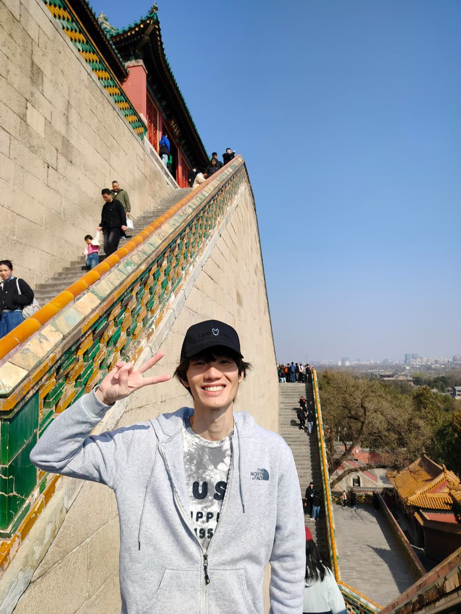 Mr. Bαςκš†αgε tweet media