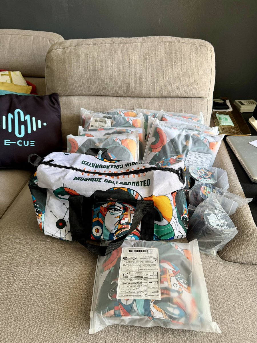 Chymamusique's tweet photo. Limited Musique collaborated bags available 

Order : +27 (73) 432-7293 (Sindy)

From R650 - R700 https://t.co/EGtqJueVza