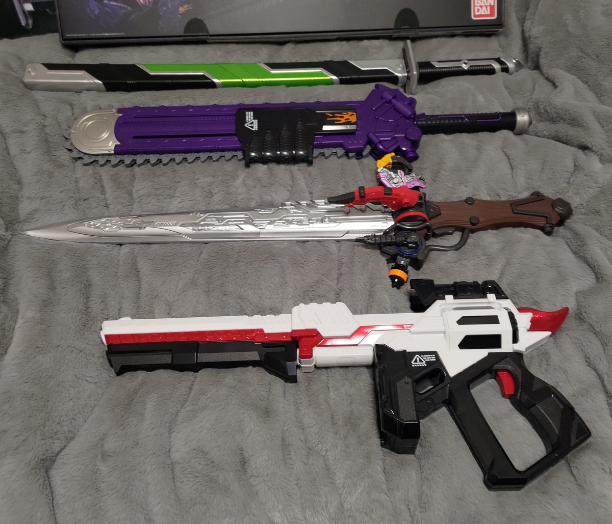 SnowFirefly_4's tweet photo. 家のデカ武器たち https://t.co/lnSDH5COtS