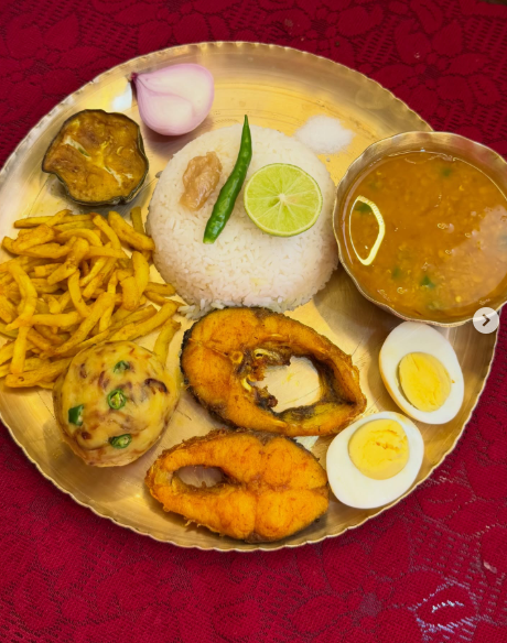 Angle_Sangita's tweet image. বাড়ি থেকে দূরে থাকলে বোঝা যায় খুব সাধারণ খাবার টাই কত আসাধারণ ❤️ 

#TodayLunch